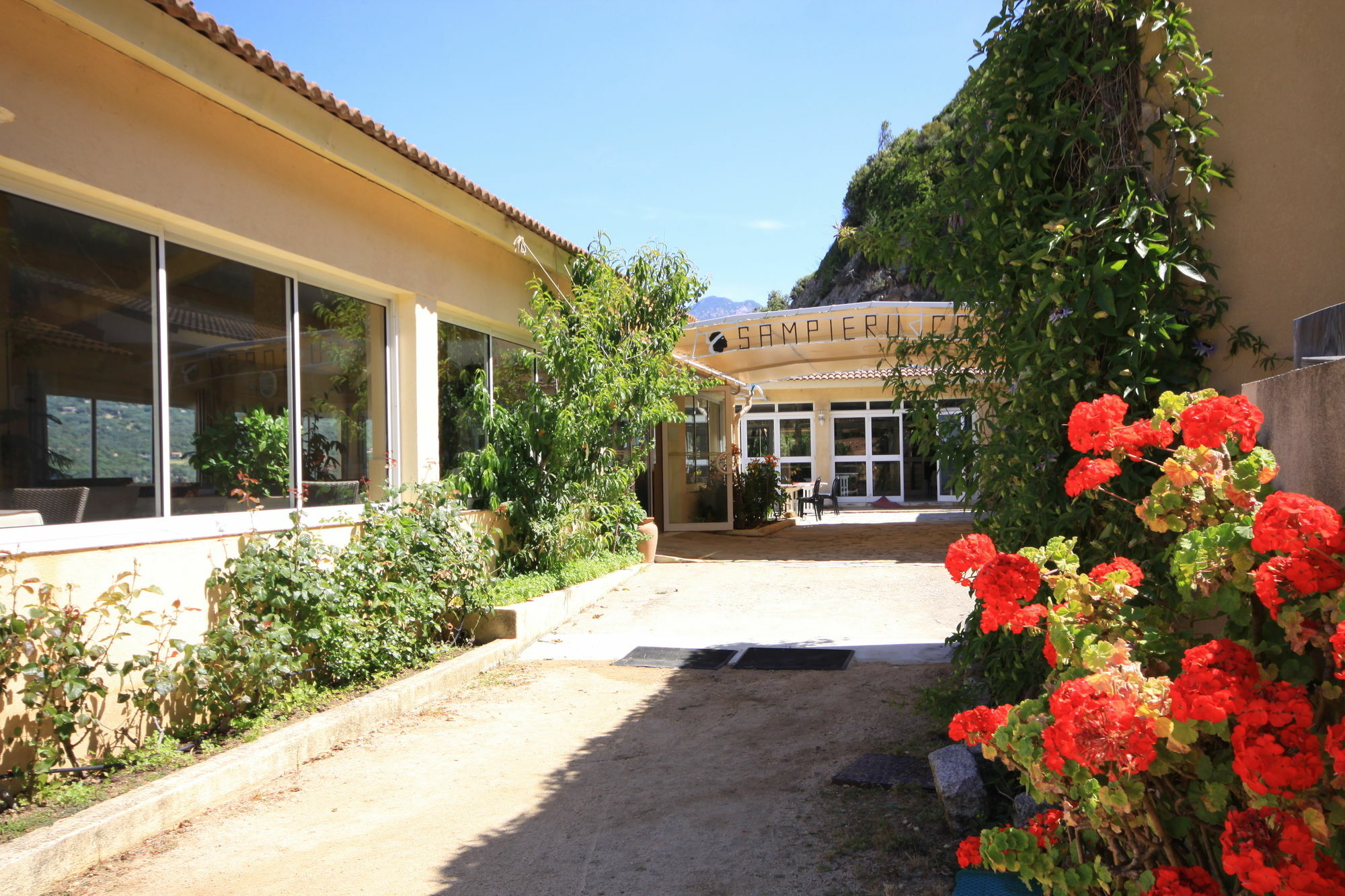 Hotel Sampiero โพรพริอาโน ภายนอก รูปภาพ